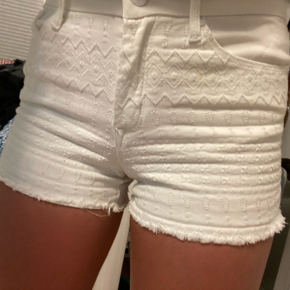 Patterned White High Rise Shorts - Picture 2 of 5